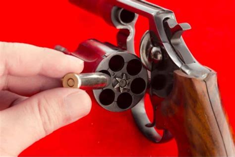 how does russian roulette work.